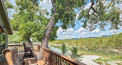 Nueces Riverfront Treehouse
