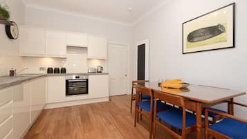 Oven, toaster, cookware/dishes/utensils