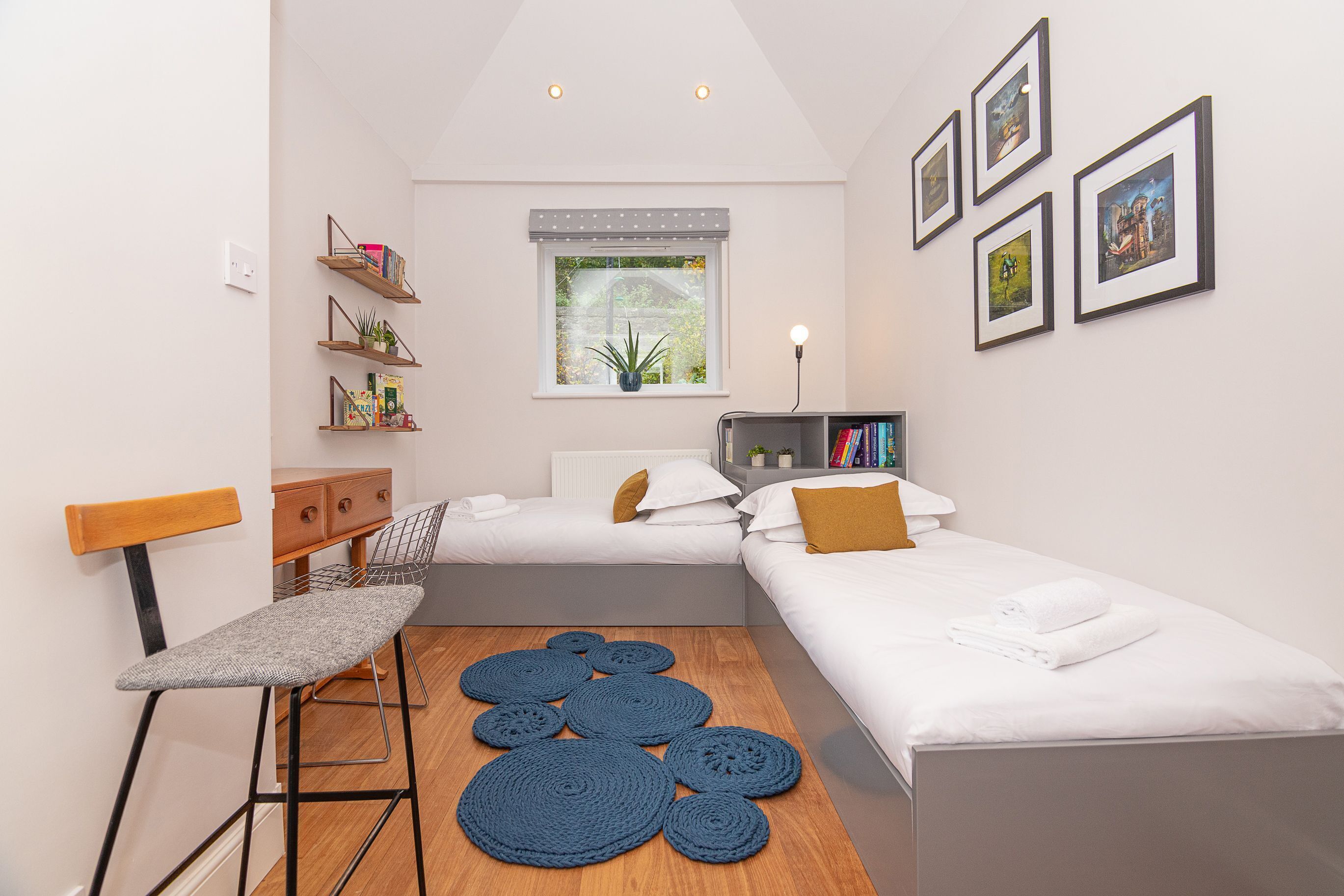 2 bedrooms, iron/ironing board, WiFi