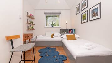 2 bedrooms, iron/ironing board, WiFi
