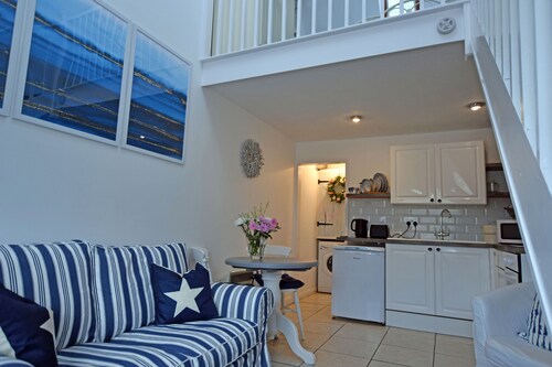 Charming 1-bed Cottage in Pembroke Close to Castle