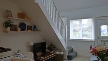 Cottage, 1 Queen Bed | 1 bedroom, iron/ironing board, free WiFi, bed sheets