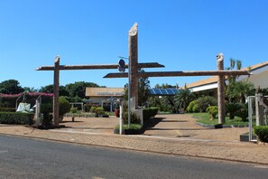 Front of property - Grandes Lagos Park Hotel (Jales)