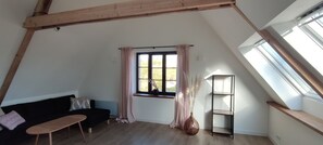 Living area - La Vallée in Fußweite zum Meer (Aure sur Mer)