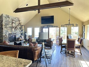 Smart TV, fireplace - 7 Bedroom 9 Bed 5 Star 20 Acre Estate 7 Bathrooms, Remarkable Lake Views,Privacy (Somers)