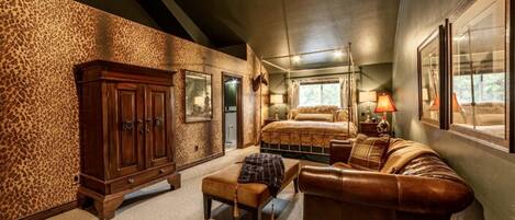 7 bedrooms, travel crib, free WiFi, bed sheets