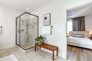 Shower, hair dryer, shampoo - Your Trendy San Diego Home, 2-Bedroom with Private 2-Car Garage (San Diego)