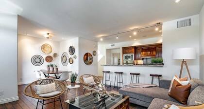 Your Trendy San Diego Home, 2-Bedroom with Private 2-Car Garage