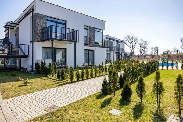 Exterior of Paraiso apartments, with modern architecture and direct access to green areas.