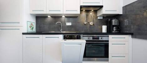 冰箱、微波炉、烤箱、炉灶