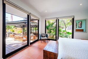 5 habitaciones, caja de seguridad en la habitación y escritorio