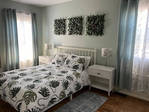 4 habitaciones, escritorio, tabla de planchar con plancha y wifi