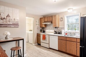 Private kitchen - Hot tub+75` theater+Pool table+2 large decks (Cresco)