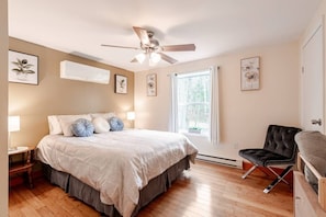 4 bedrooms, iron/ironing board, travel crib, WiFi (free)