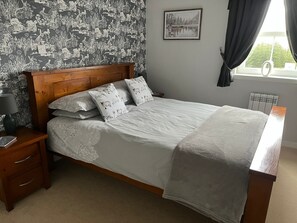 2 bedrooms, iron/ironing board, travel cot, free WiFi