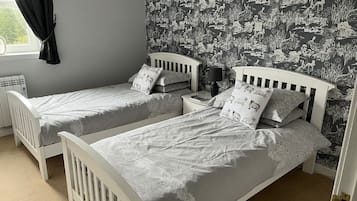 2 bedrooms, iron/ironing board, travel cot, free WiFi