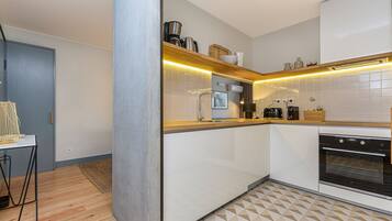 Fridge, microwave, oven, dishwasher