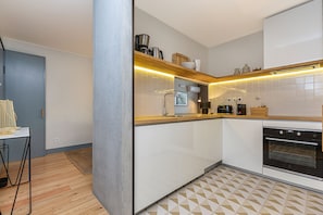 Fridge, microwave, oven, dishwasher