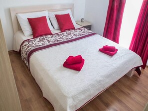 9 bedrooms, iron/ironing board, WiFi, bed sheets
