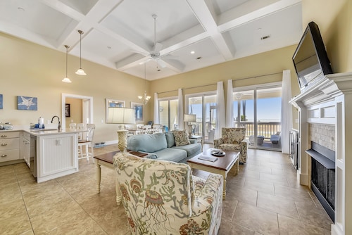 JonBie Maisons BEACHIN IT Oceanfront! sleeps 20 Cart included with booking
