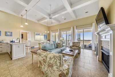 JonBie Maisons BEACHIN IT Oceanfront! sleeps 20 Cart included with booking
