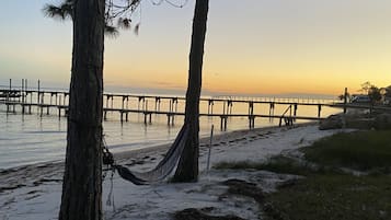 Beach nearby, sun-loungers, beach towels