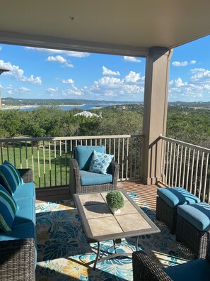 Property grounds - Beautifully REMODELED villa in the hollows/lake Travis/ quartz countertops, etc (Jonestown)