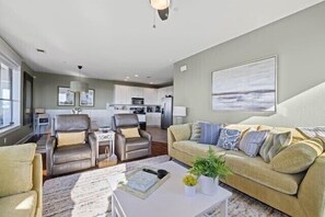 Televisor intel·ligent i llibres 