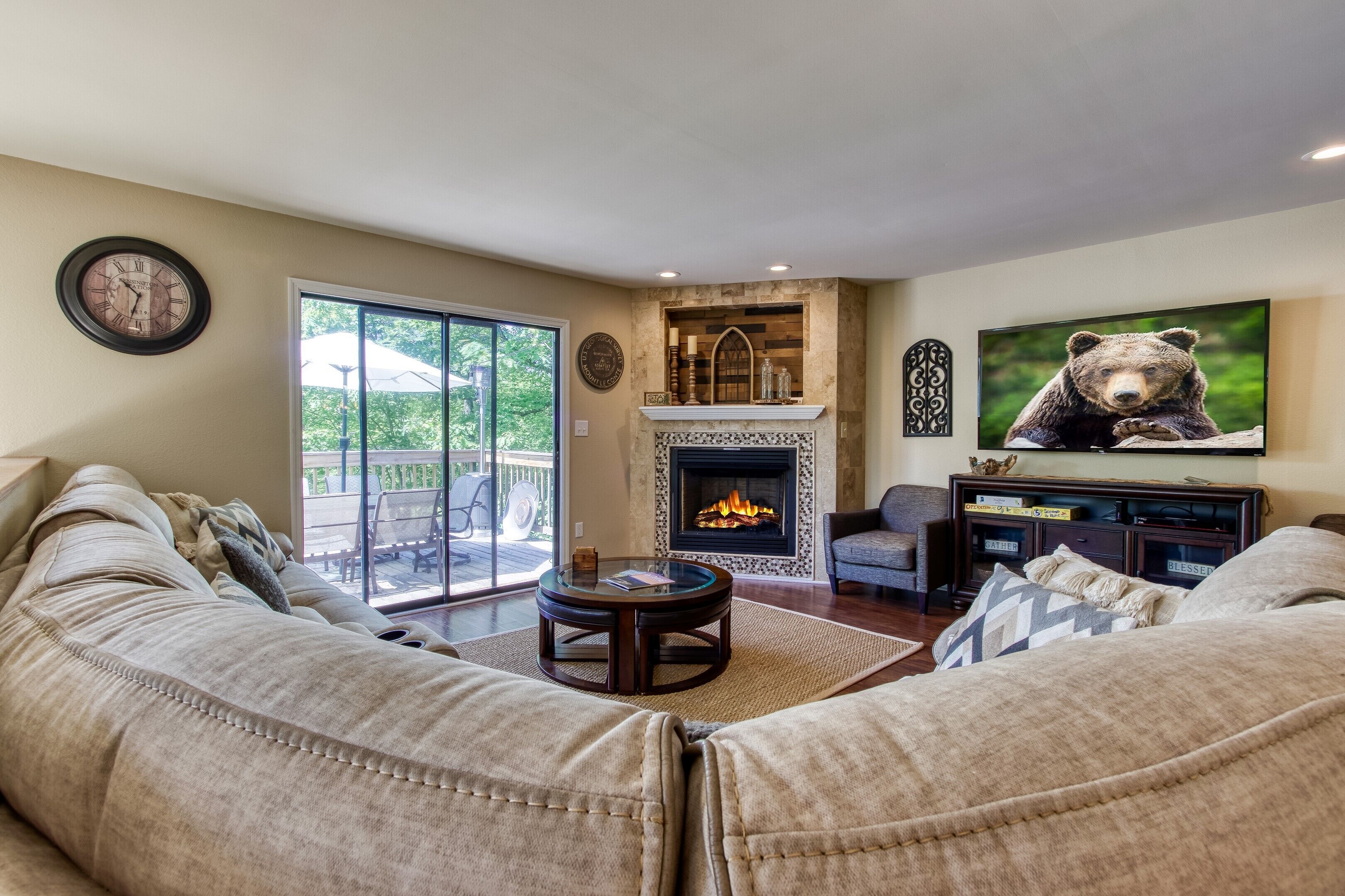 Kabin Panorama, 4 kamar tidur, pemandangan gunung | Ruang keluarga | Smart TV 55-inci dengan saluran TV digital dan TV