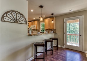 Cabaña panorámica, 4 habitaciones, vista a la montaña | Cocina privada | Refrigerador con congelador, microondas, horno y parrilla de estufa