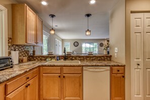 Panoramic Cabin, 4 Bedrooms, Mountain View | Private kitchen | Full-sized fridge, microwave, oven, stovetop - Deer & Doe by HoneyBearCabins (Sevierville)