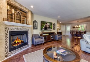 Panoramic Cabin, 4 Bedrooms, Mountain View | Living room | 55-inch Smart TV with digital channels, TV - Deer & Doe by HoneyBearCabins (Sevierville)