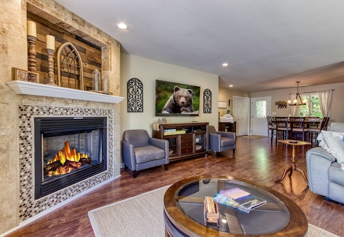 Deer & Doe by HoneyBearCabins