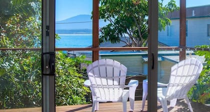 Bermagui Bay Beach House. Bungalow in the Heart of Bermagui