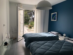 3 slaapkamers, een strijkplank/strijkijzer, reisbedje, gratis wifi