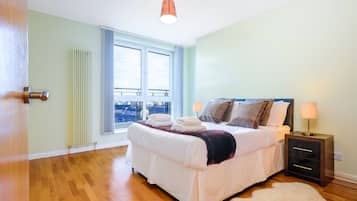 City Apartment | 3 bedrooms, premium bedding, free cots/infant beds, travel cot