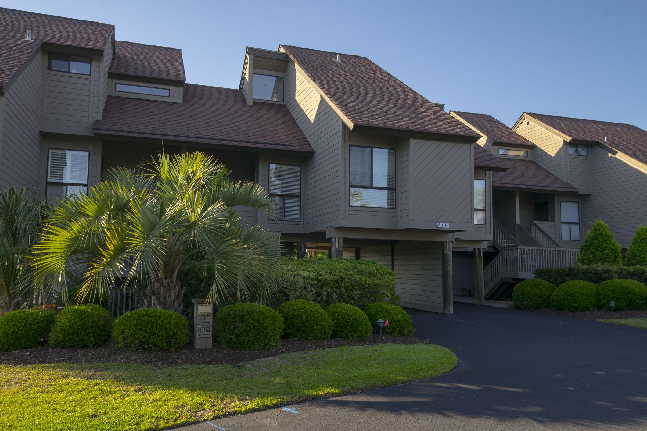 Villa with lake/marsh views and pool access located within gated Litchfield By the Sea community.