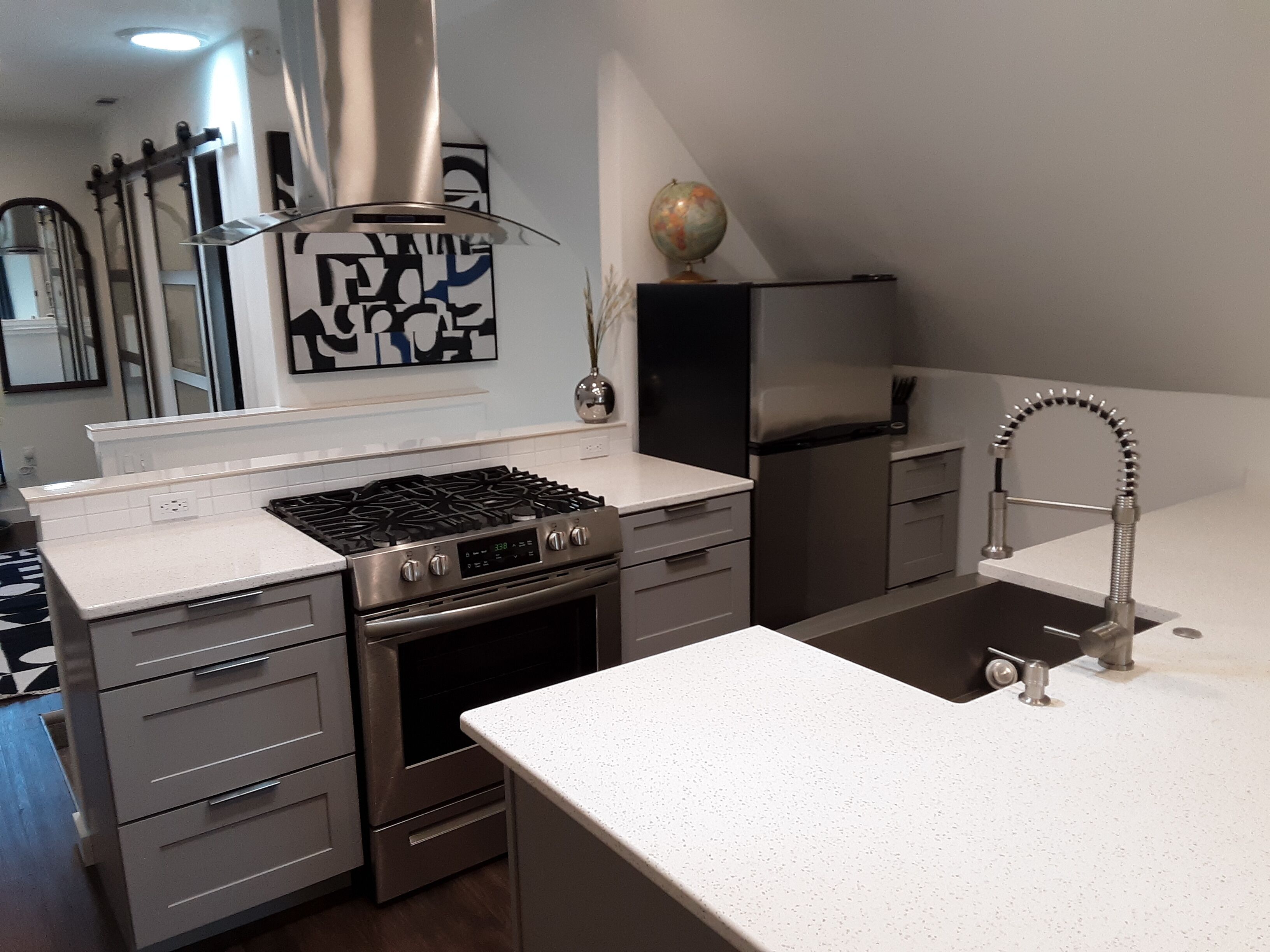 Geladeira, micro-ondas, fogão, cooktop