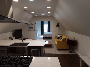 1 bedroom, free WiFi, bed sheets - The "ATTIC" at Westchester 1 bed apartment (Omaha)