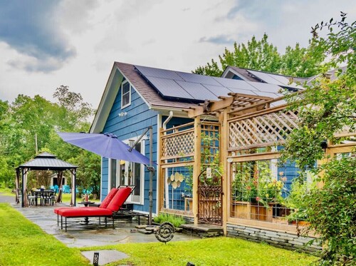 Woodstock Farmhouse /Hot tub, Gardens,EV charger, Firepit, Pet/Family Friendly