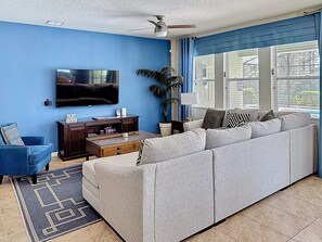 Smart TV, video games, Netflix, Hulu - Spacious luxury Villa - South Facing Pool & SPA - near Walt Disney World Orlando (Davenport)