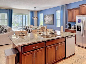 Interior - Spacious luxury Villa - South Facing Pool & SPA - near Walt Disney World Orlando (Davenport)