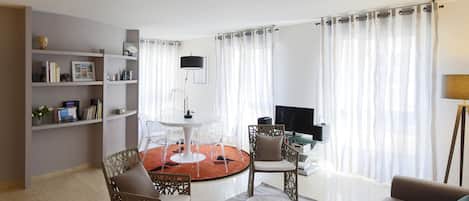 TV, DVD player, books, stereo