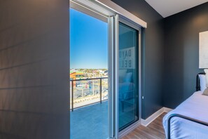 3 slaapkamers, een strijkplank/strijkijzer, gratis wifi, beddengoed