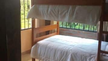 3 chambres, bureau, Wi-Fi gratuit, draps fournis