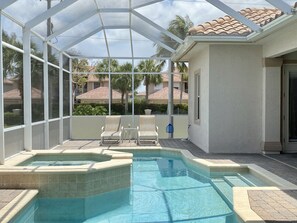 Piscina all'aperto, una piscina riscaldata