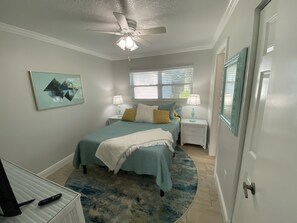 2 bedrooms, iron/ironing board, WiFi, bed sheets - Rock Ridge I. Private and close to everything. (Vero Beach)