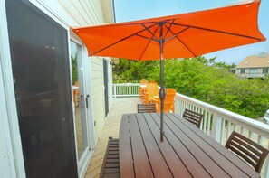 Outdoor dining - Pet Friendly home in Bayberry Bluffs! (Duck)