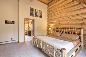 6 bedrooms, desk, laptop workspace, iron/ironing board - 14 Mi to Slopes: Lodge on 104 Acres in Boyne City (Boyne City)