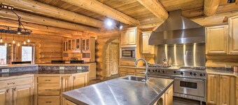 14 Mi to Slopes: Lodge on 104 Acres in Boyne City